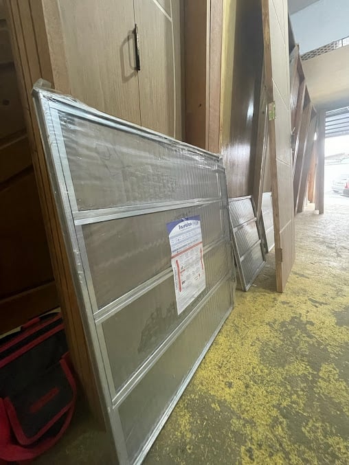 empresa de portas, janelas de madeira e alumínio, fechaduras na região de Ribeirão Pires